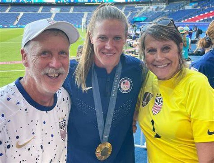 Alyssa Naeher Parents John And Donna Naeher Twin Sister Amanda