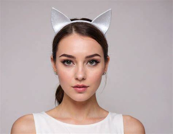 Cat ears Jade in 2021 Edgy makeup, Cute girl photo, Emma watson beautiful