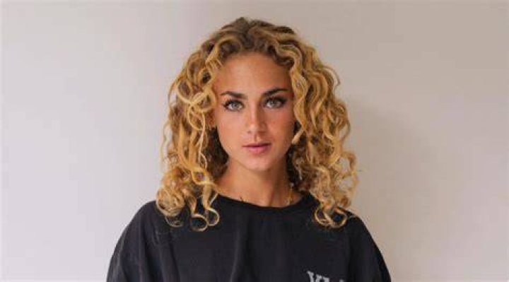 Claire Stone's Instagram, Twitter & Facebook on IDCrawl