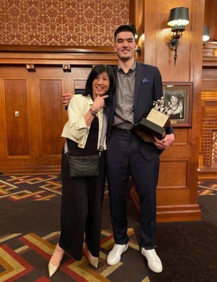 Discover The Height Difference Between Zach Edey And His Mother