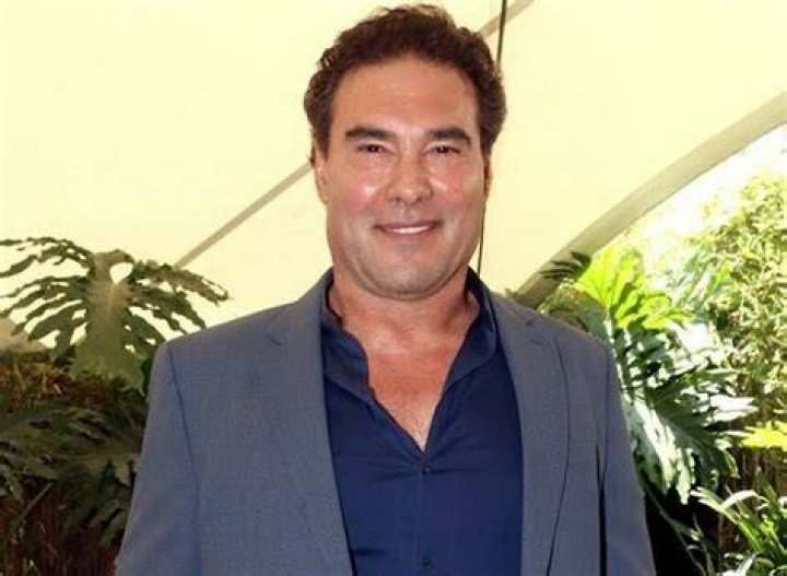 Does Eduardo Camainga have a child?