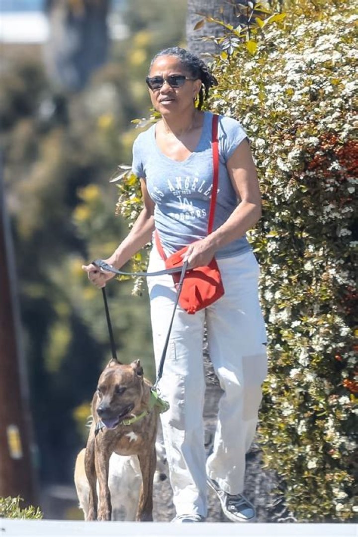 DORIA RAGLAND Out with Her Dogs in Los Angeles 04/01/2020 HawtCelebs