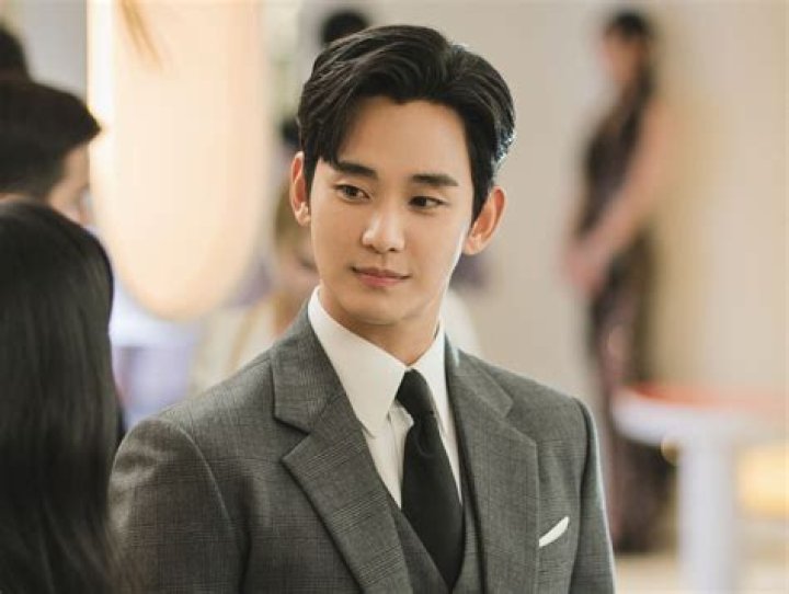 Everything about Kim SooHyun's Dating, Wife, Girlfriend, Net Worth