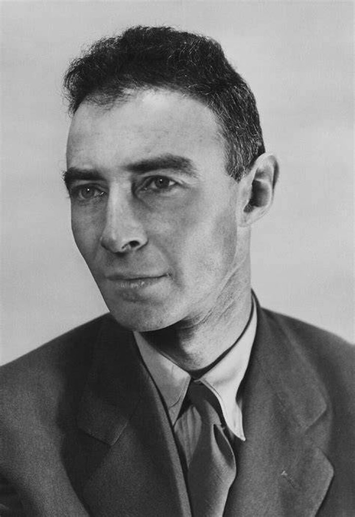 FileRobert Oppenheimer 1946.jpg Wikipedia