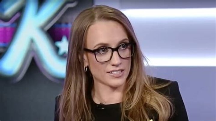 Fox News Host Kat Timpf Doused With Water In Assault At Ny Event Hot