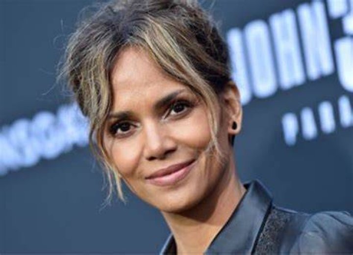 Halle Berry's Love Life Mirror Online
