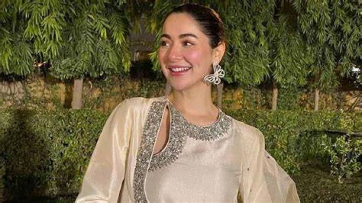 Hania Aamir's Stature: Unveiling Her Height In Feet