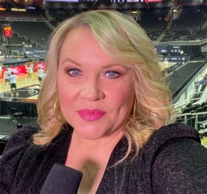 Holly Rowe wiki, bio, age, married, husband, ESPN, weight