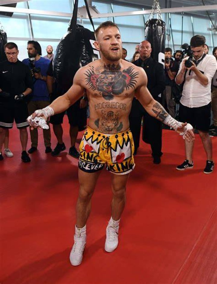 How tall is Conor McGregor in feet Is the Irishman the tallest