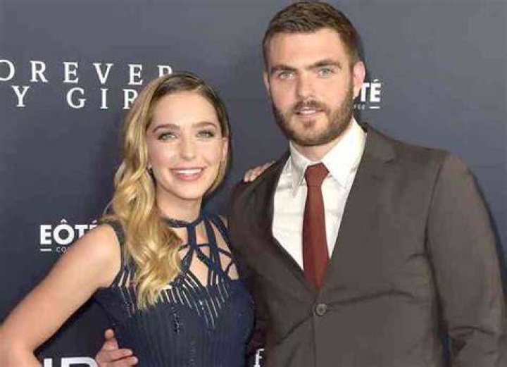 Is Alex Roe Married? His Potential Wife, Girlfriend, & Dating History