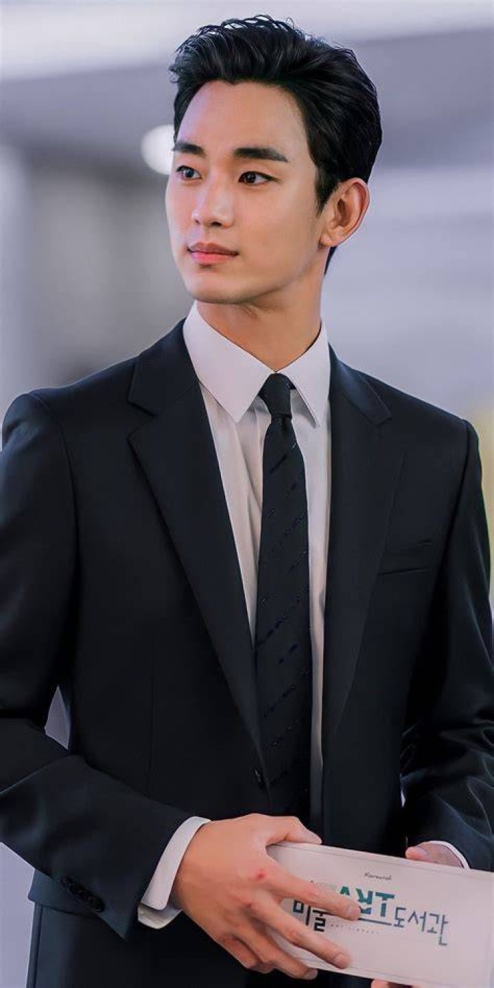 Kim Soo Hyun's Extraordinary Life: From Childhood To Stardom