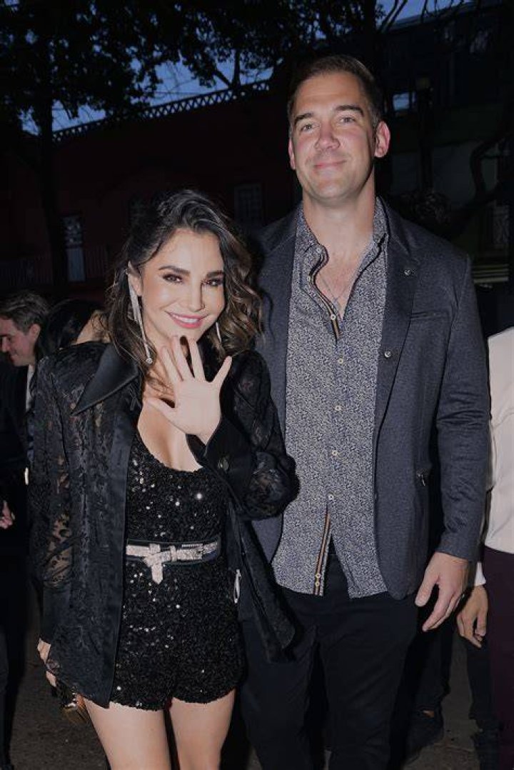 Lewis Howes Is Dating His Girlfriend Martha Higareda All About Their