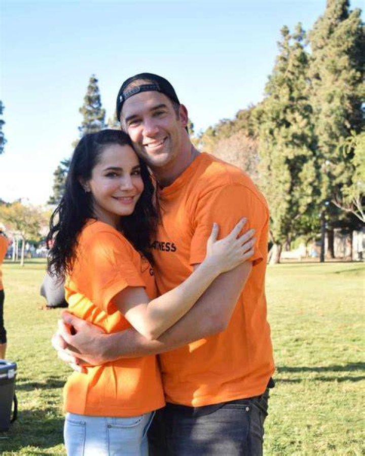 Lewis Howes is not Married to Wife. Dating a Girlfriend Martha