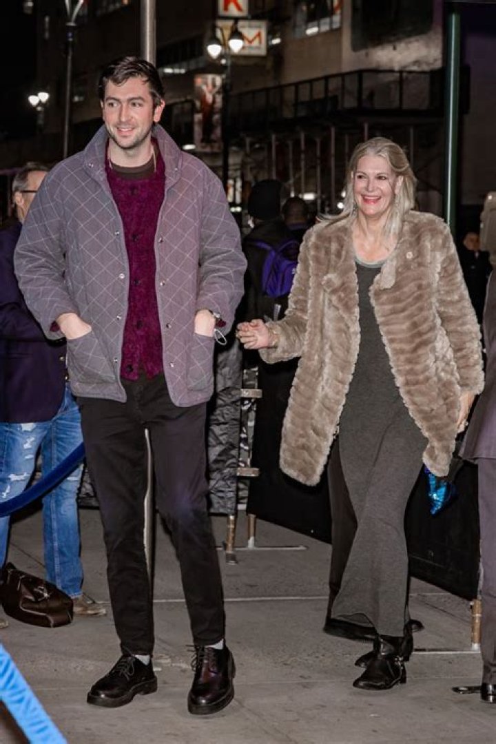 &lsquo;Succession&rsquo;s Nicholas Braun Brings Mom Elizabeth To NY Knicks Game