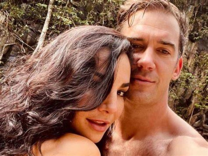 Martha Higareda presume su noviazgo con Lewis Howes con un rom&aacute;ntico