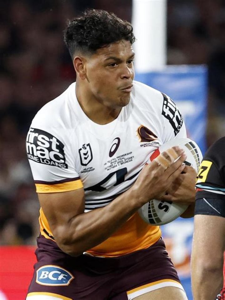 NRL 2023 Broncos superstar Reece Walsh breaks down paying tribute to