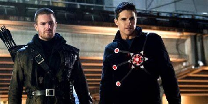 Stephen and Robbie Amell Arrow Photo (37819357) Fanpop