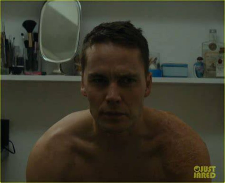Taylor Kitsch Shows Off Shirtless Body & Butt on 'True Detective