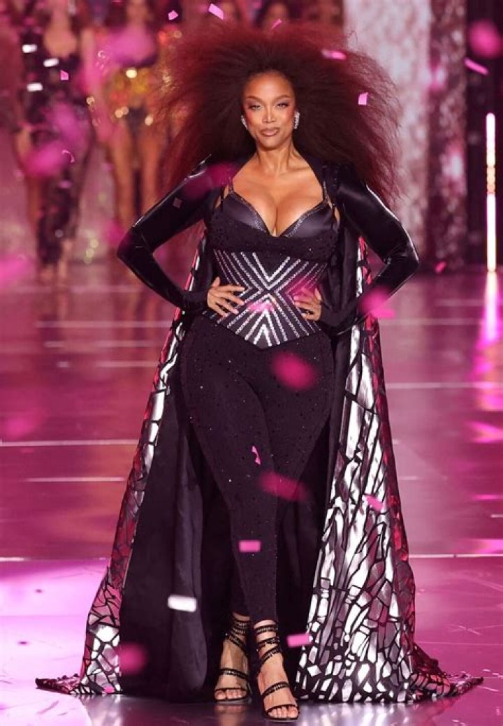 Tyra Banks Looks Unrecognisable As She Pounds The Streets Of NYC (PICS